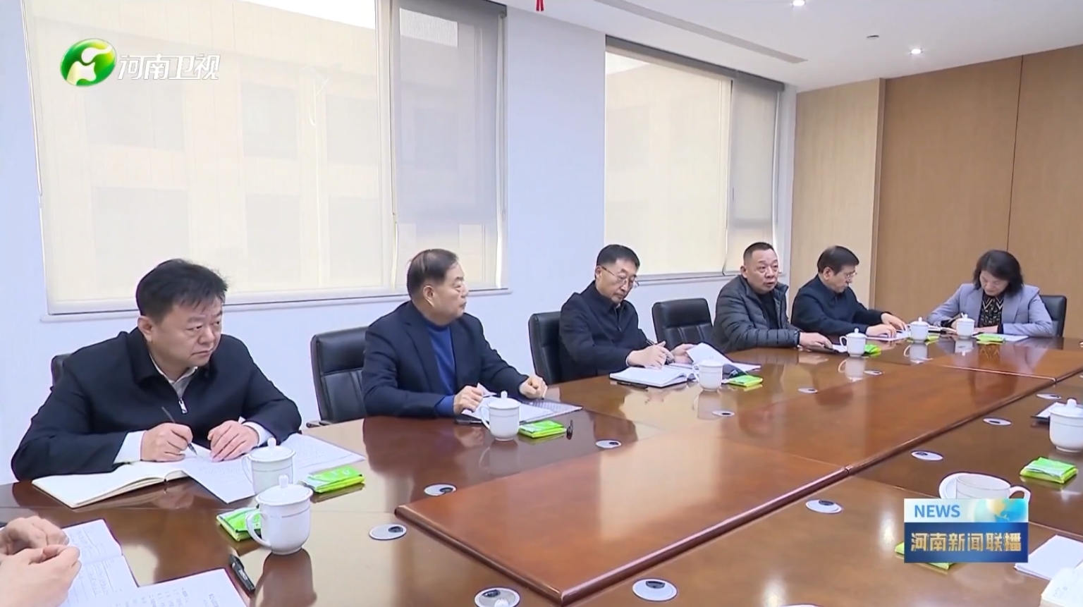 河南卫视新闻联播报道开云在线登录_开云（中国）集团党委书记、创始人楚金甫参加省委书记刘宁在许昌召开的民营企业座谈会
