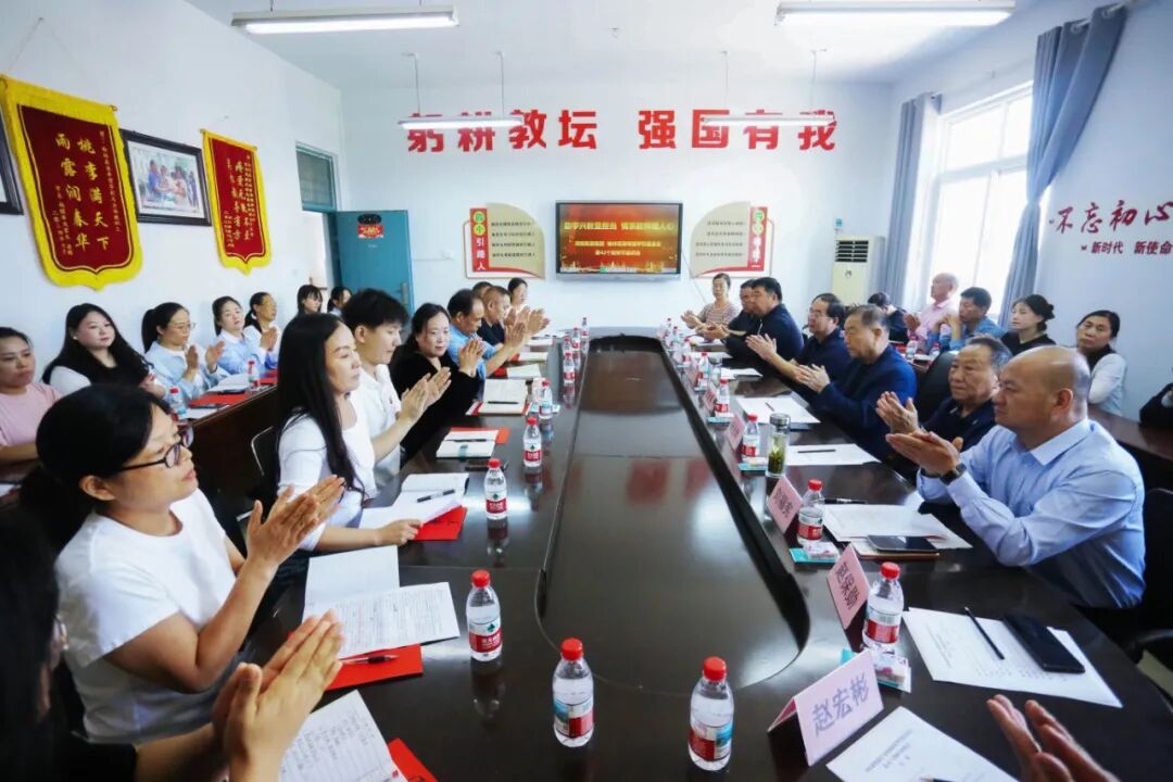尊师重教 薪火相传——开云在线登录_开云（中国）集团 榆林开云在线登录_开云（中国）希望学校基金会召开教师节座谈会